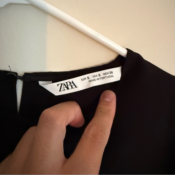 ZARA Women’s NWOT Size Small Keyhole Front Short Bell Sleeve Black Wrap Side Top - Picture 4 of 7